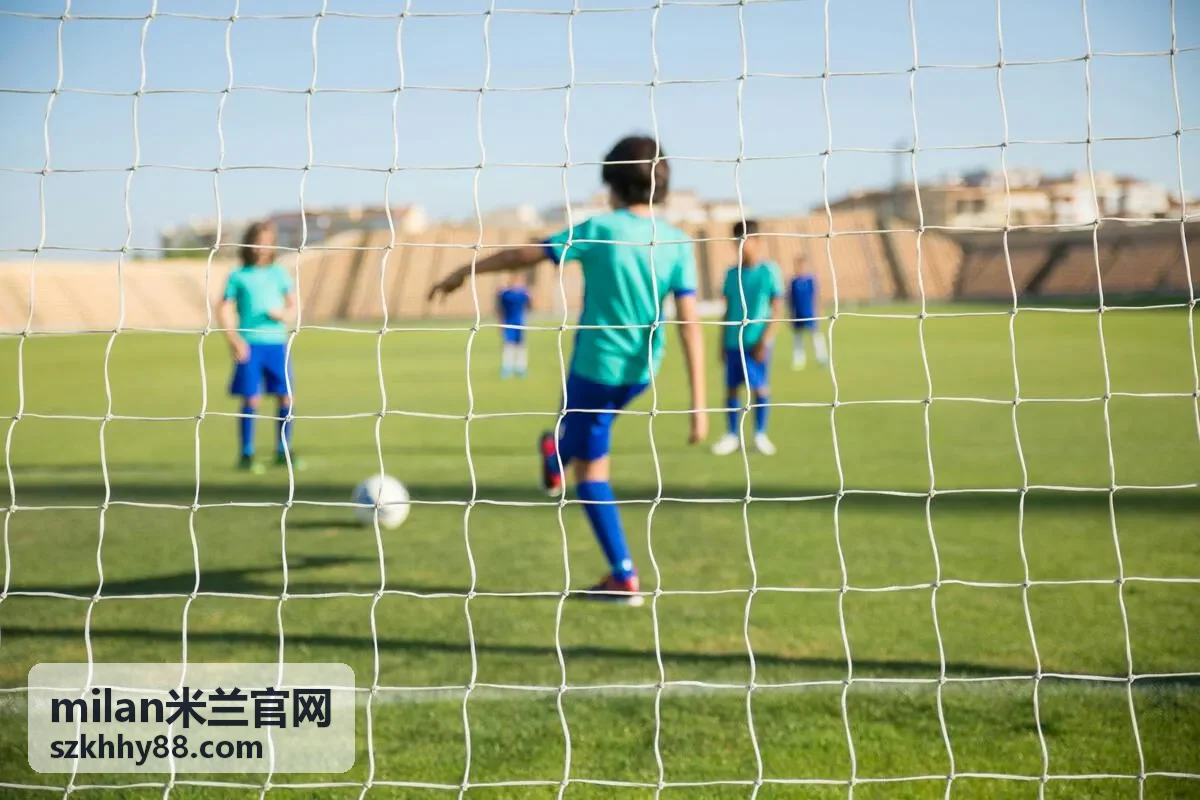 milan米兰官网图鉴中玄关墙面镜与收纳长凳的组合
